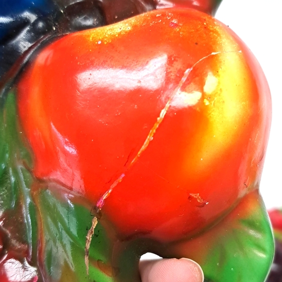 Vintage 1950’s set of 2 chalkware fruit cluster 2D wall plaques - Picture 3 of 12